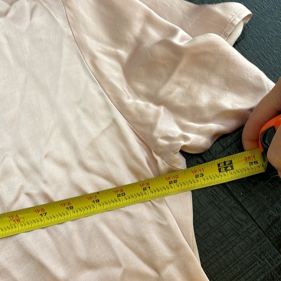 Nation LTD June V-Neck T-Shirt in color whisper (blush) size Medium - Picture 10 of 13